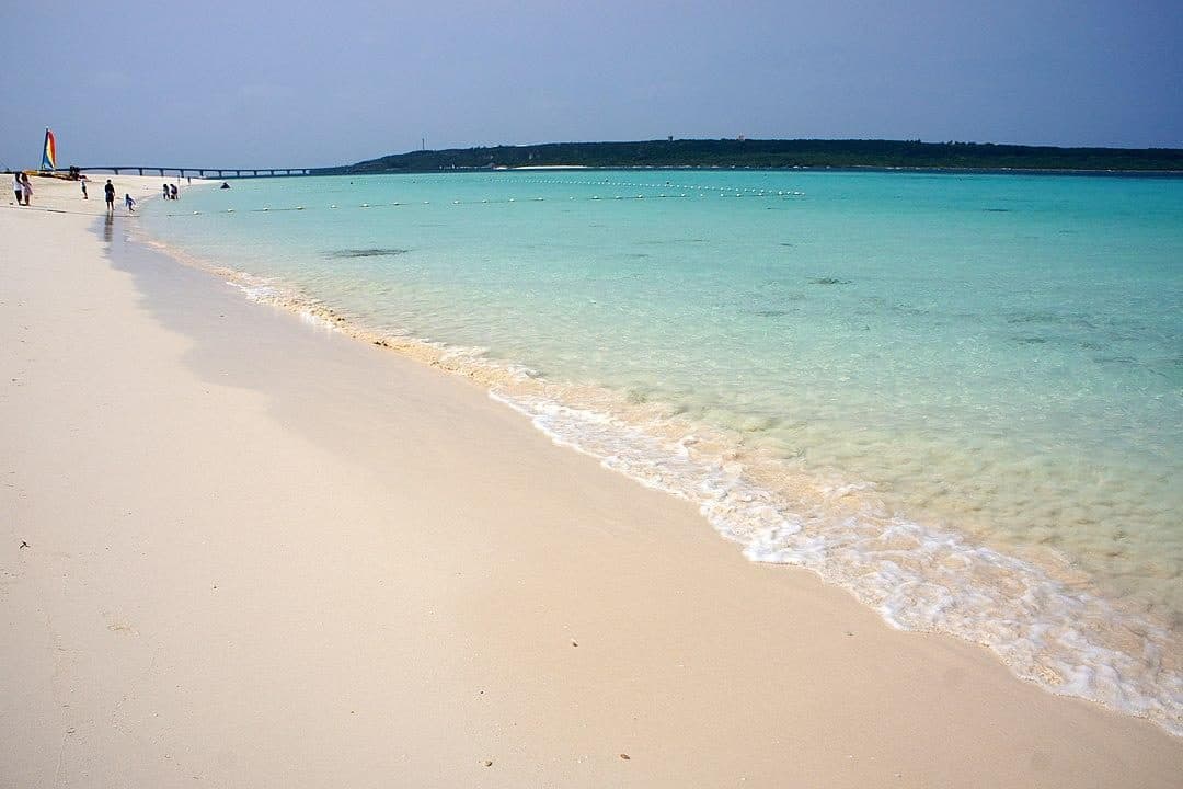 요나하 마에하마 비치(与那覇前浜ビーチ, Yonaha Maehama Beach)