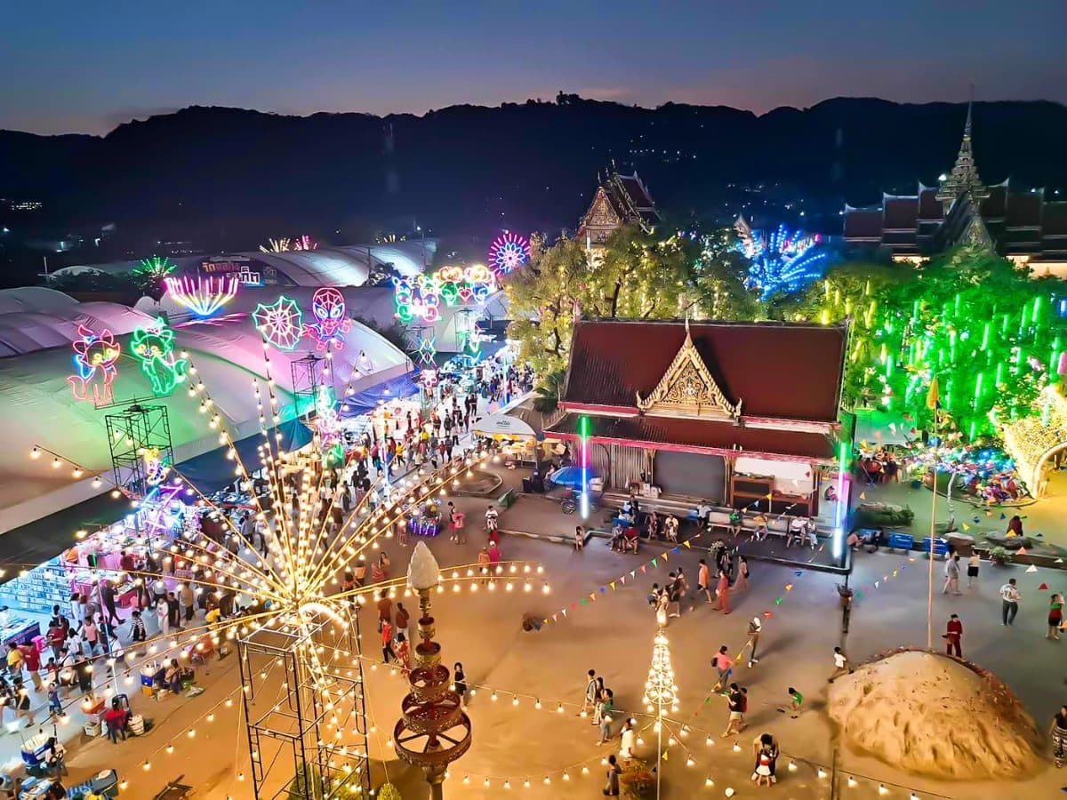 왓찰롱 사원 (Wat Chalong)