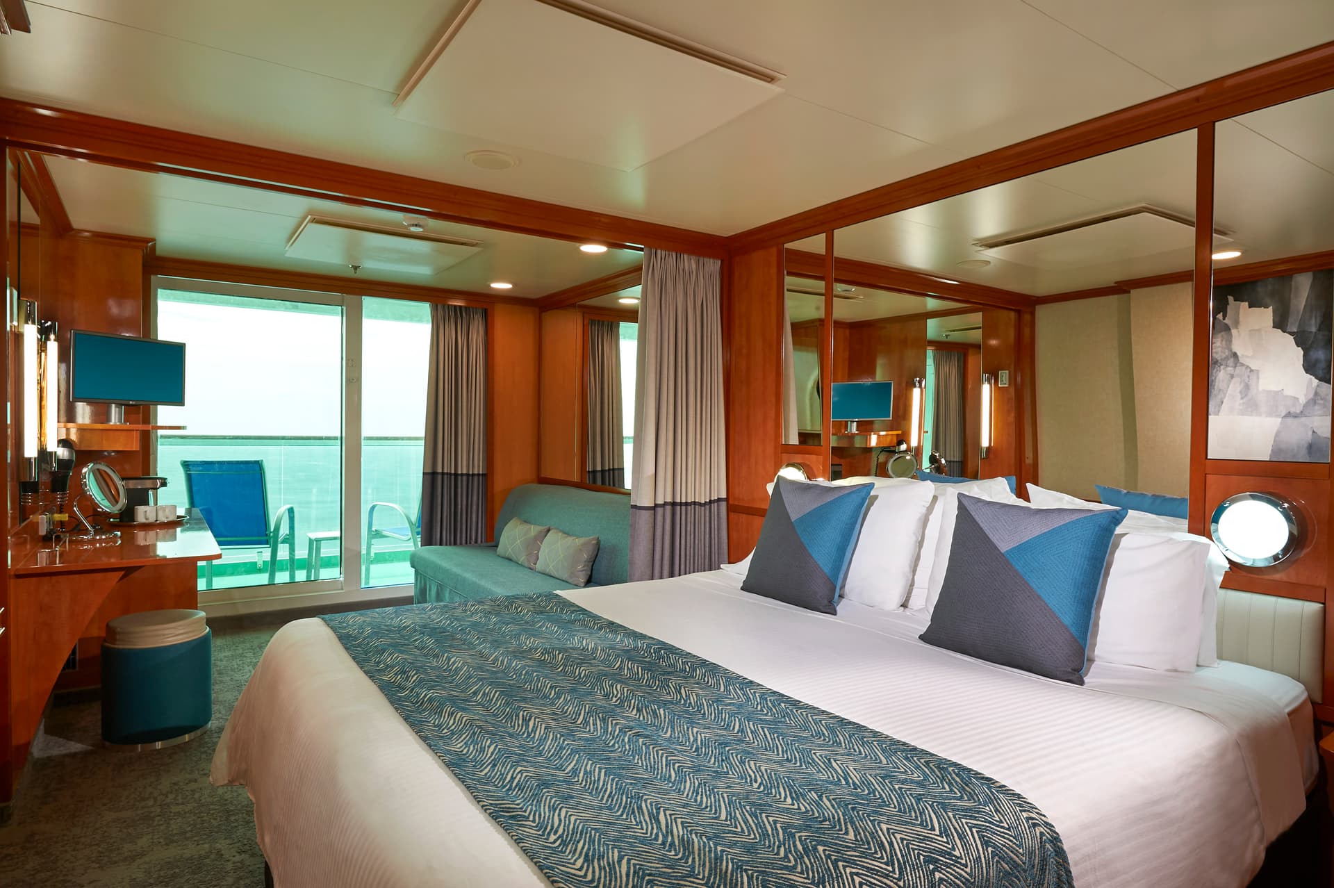 Aft-Facing Club Balcony Suite