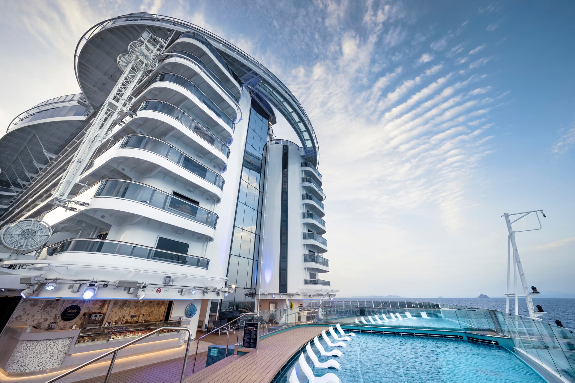 Infinity Pool & Whirlpool.