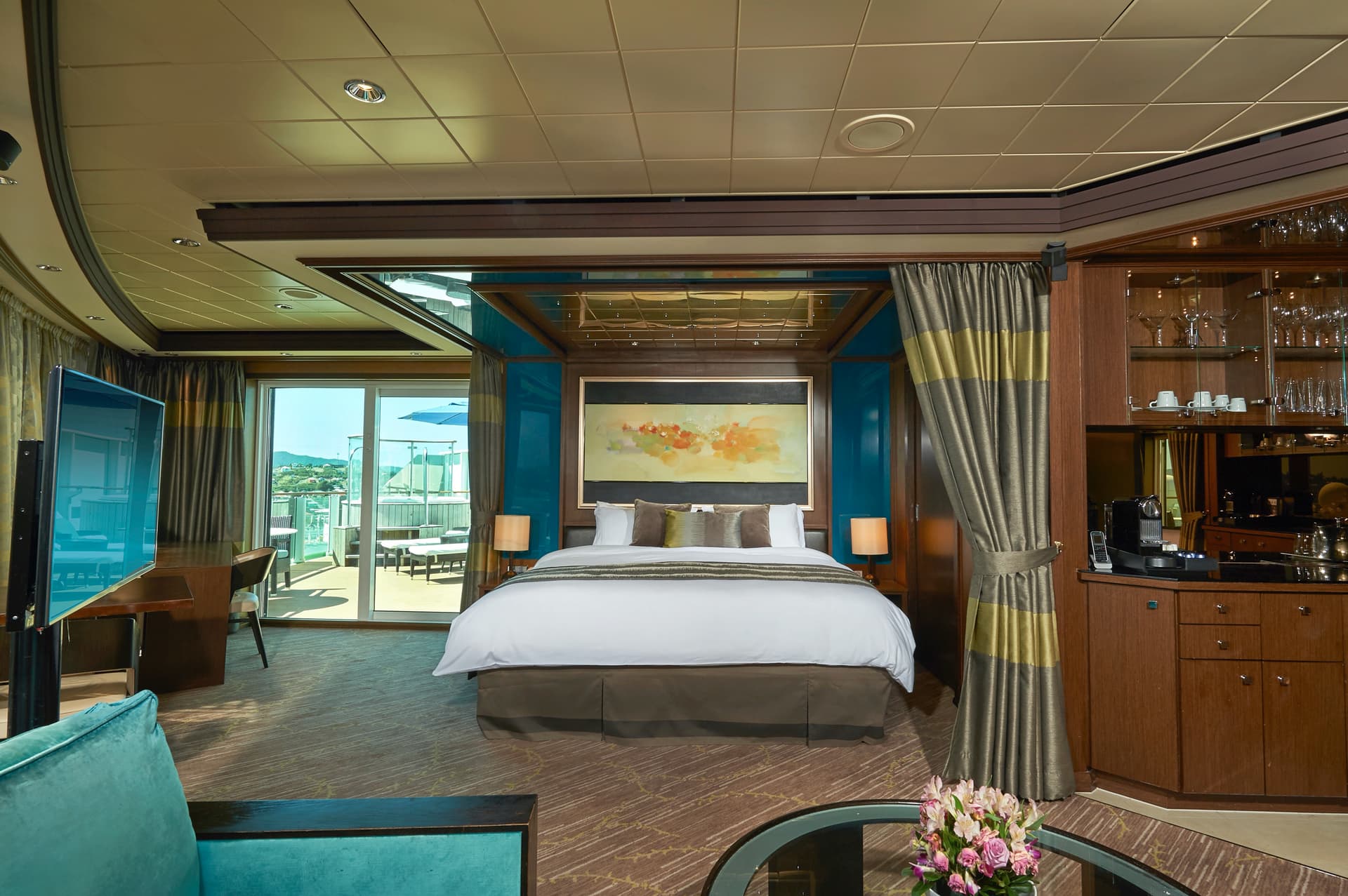 The Haven Deluxe Owner's Suite with Large Balcony