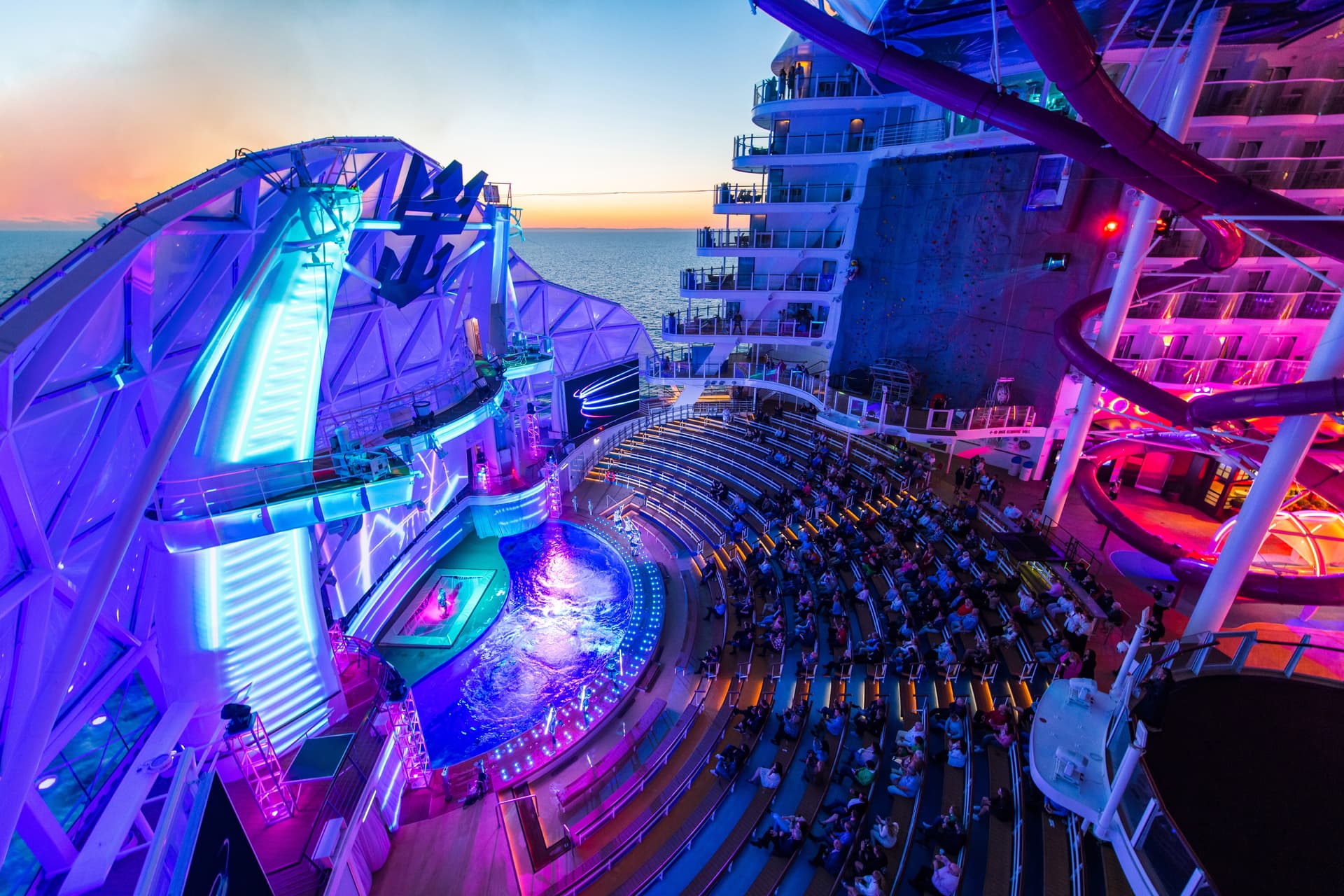 Wonder of the Seas 선내