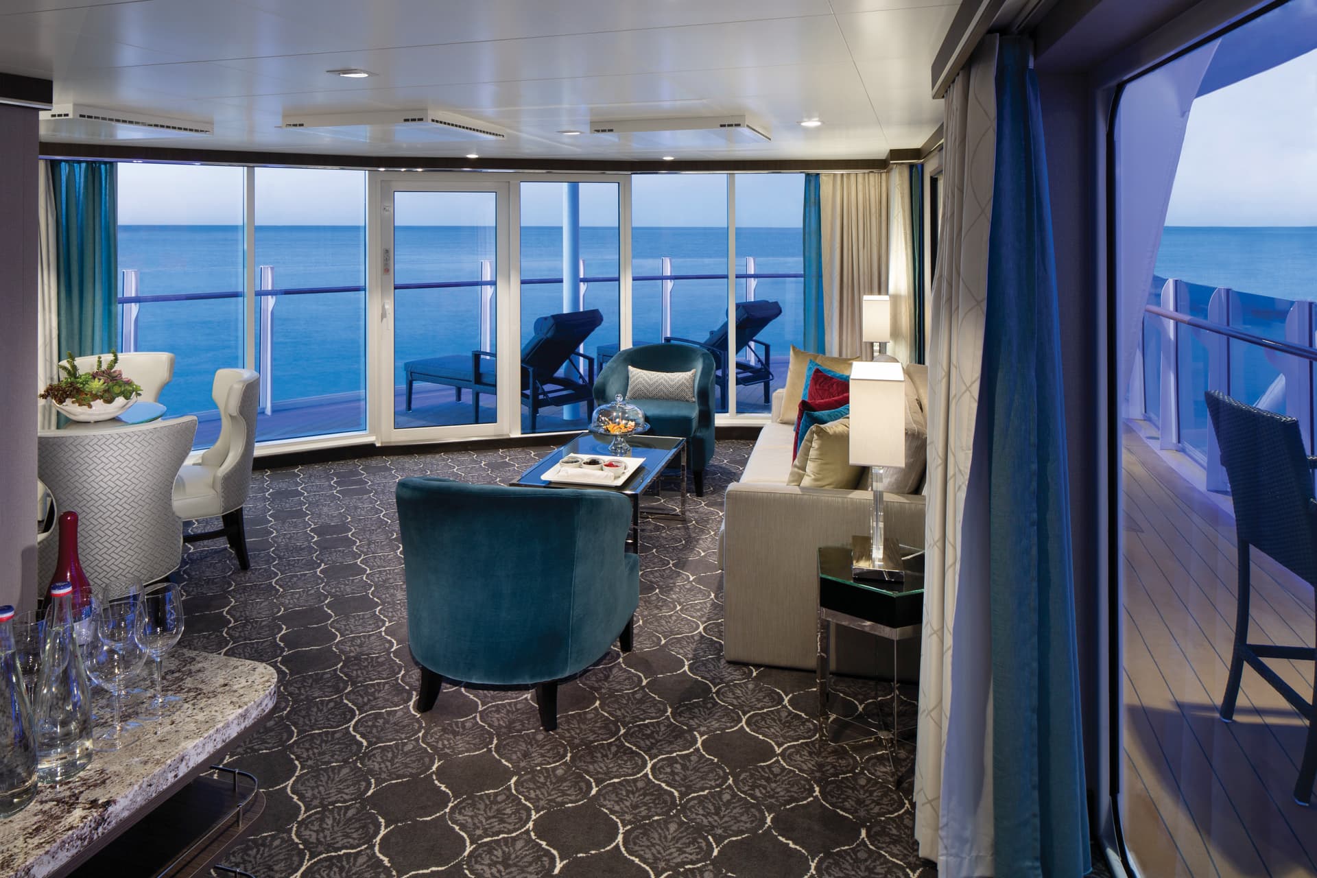 Spacious AquaTheatre Suite Large Balcony - 2 Bedroom