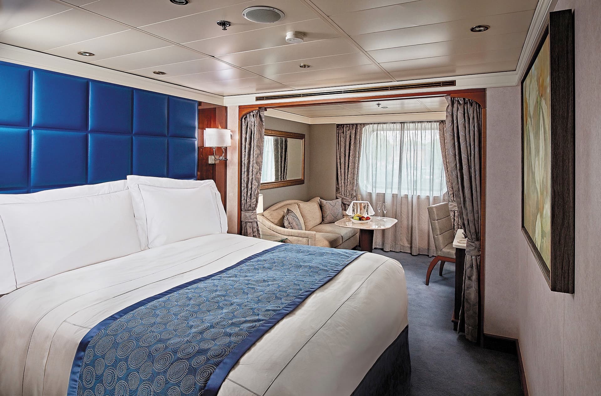 Deluxe Window Suite