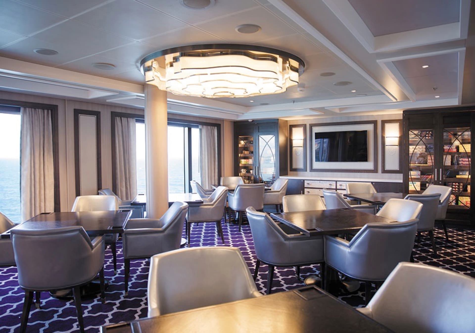 Seven Seas Splendor 선내