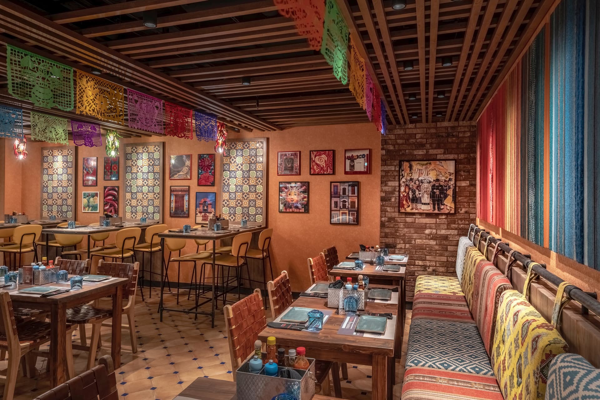 HOLA! Tacos & Cantina