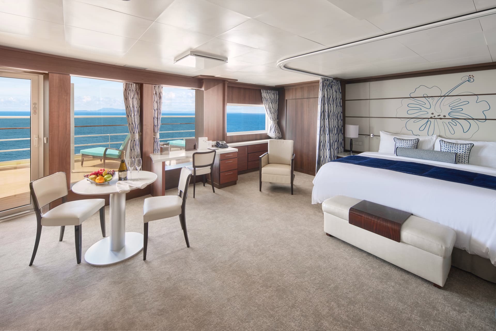 Deluxe Penthouse with Large Balcony