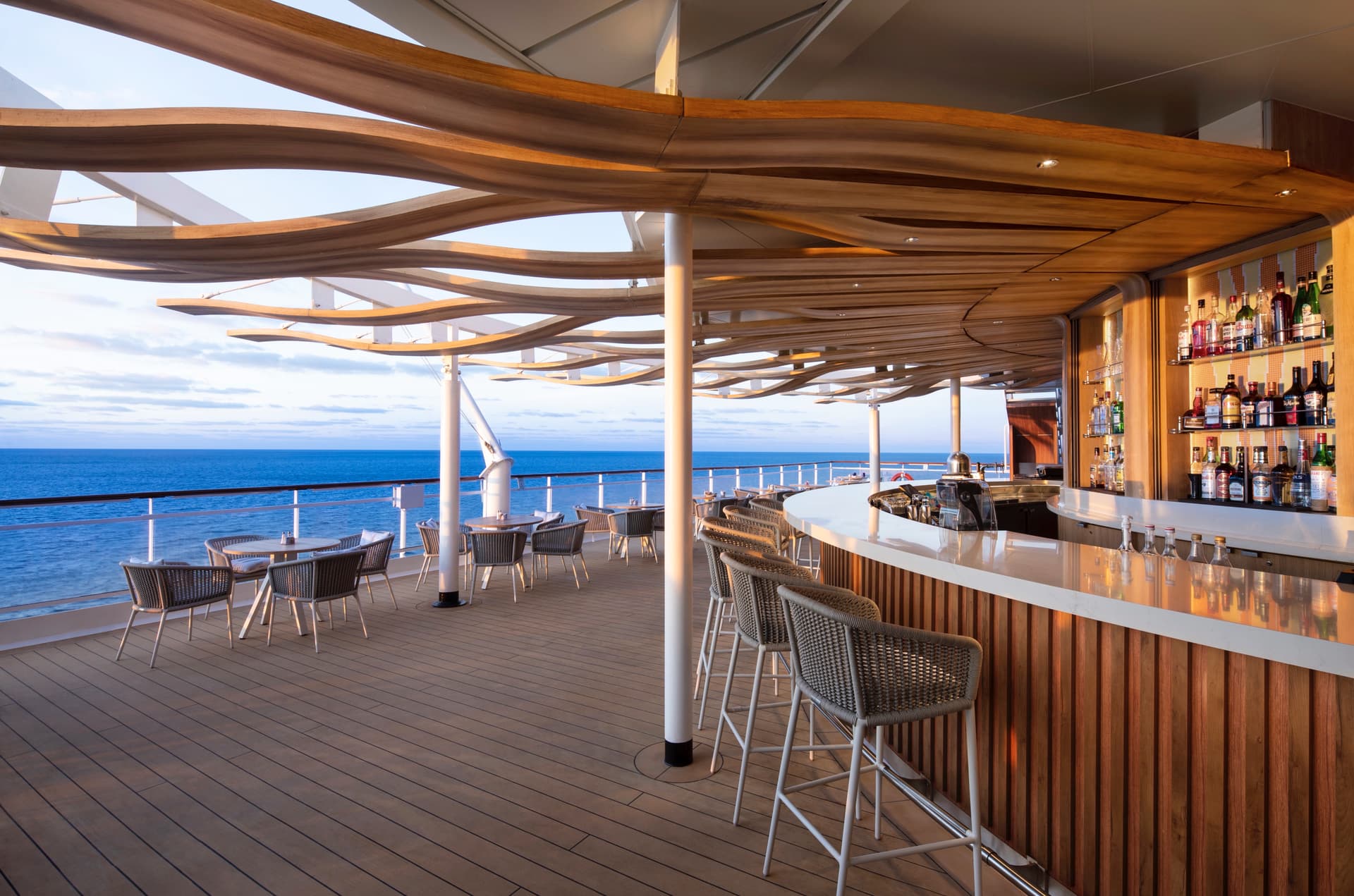 Celebrity Summit 선내