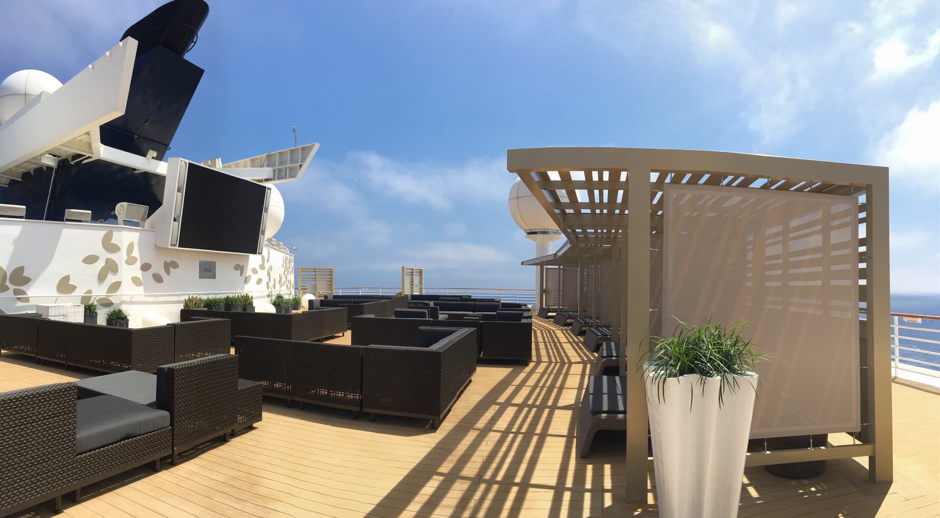 Celebrity Summit 선내