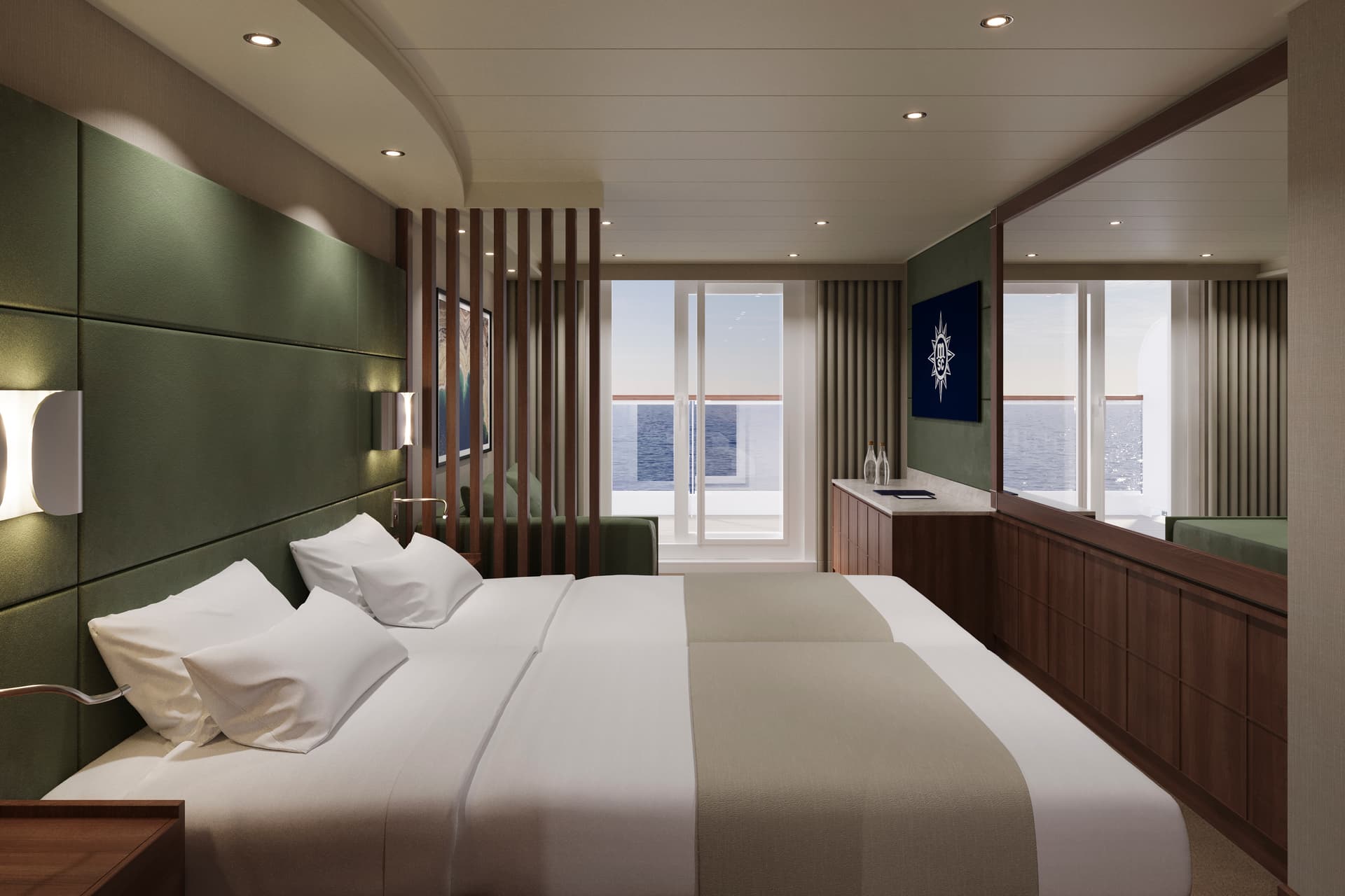 Yacht Club Deluxe Suite