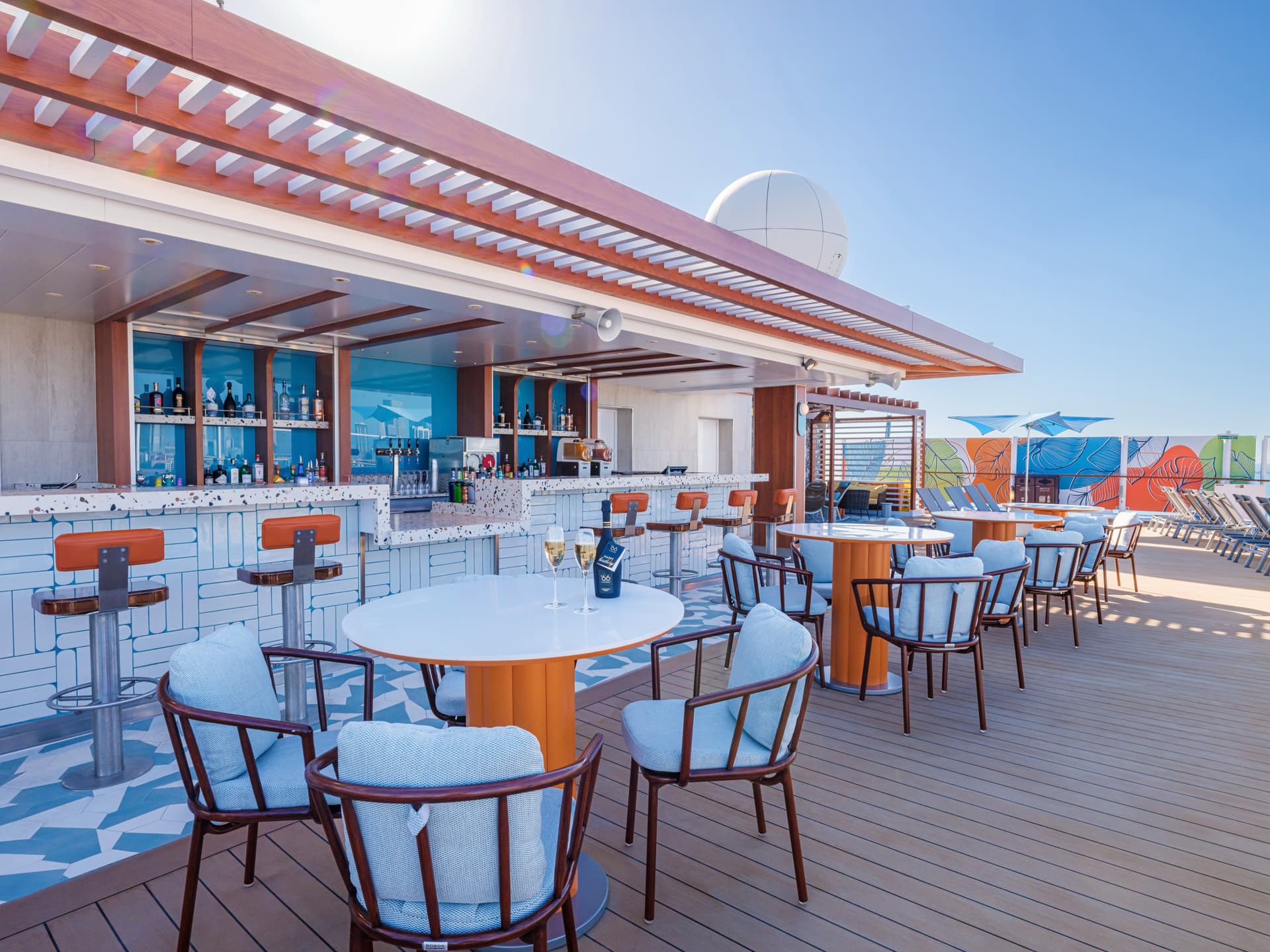 Norwegian Encore 선내