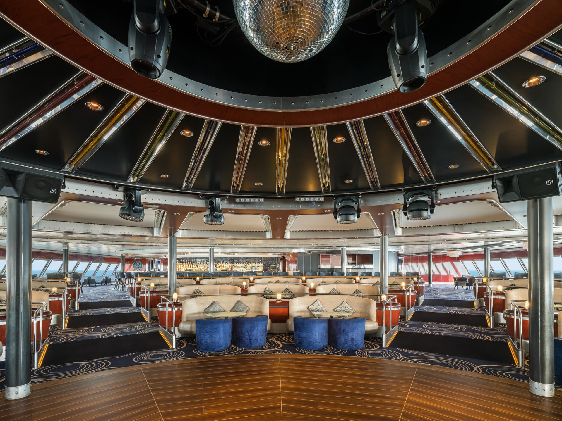Norwegian Pearl 선내